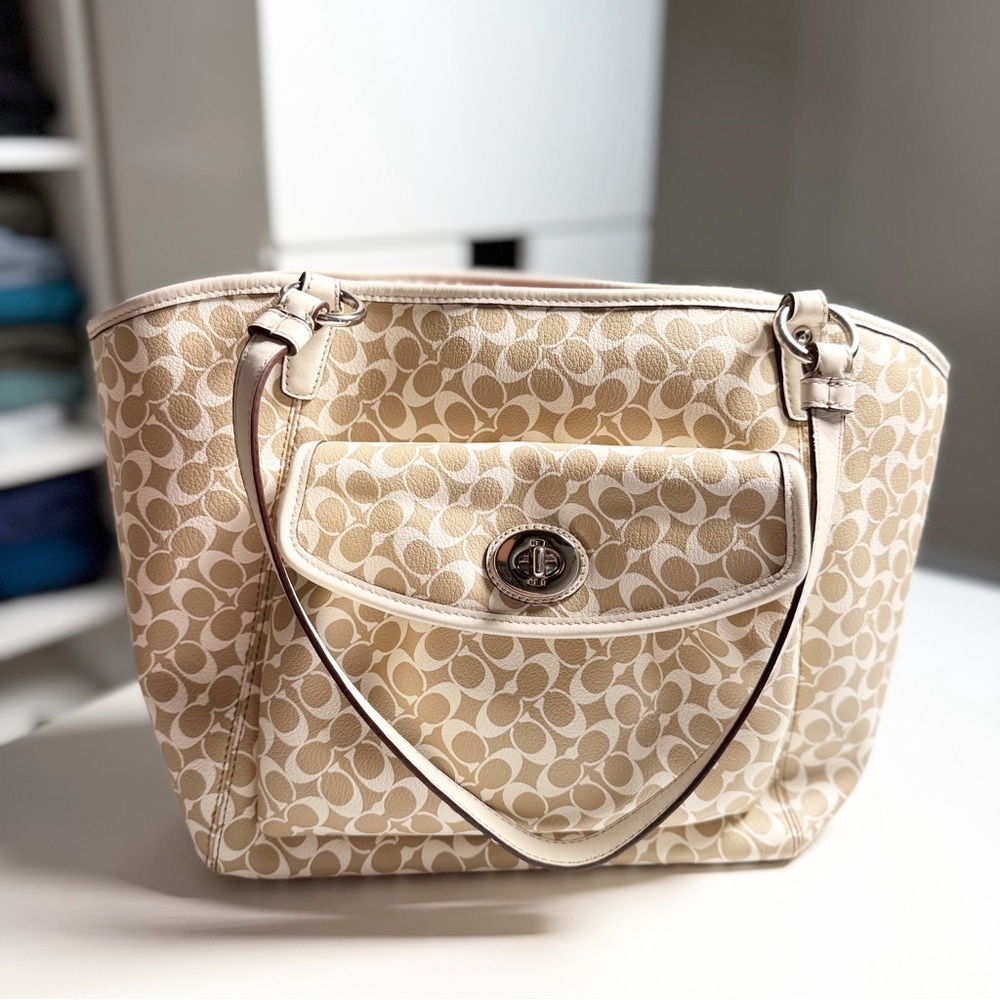 Coach Signature Chelsea Lea Tan and Cream Medium Size Shoulder Tote Bag - Picture 2 of 10